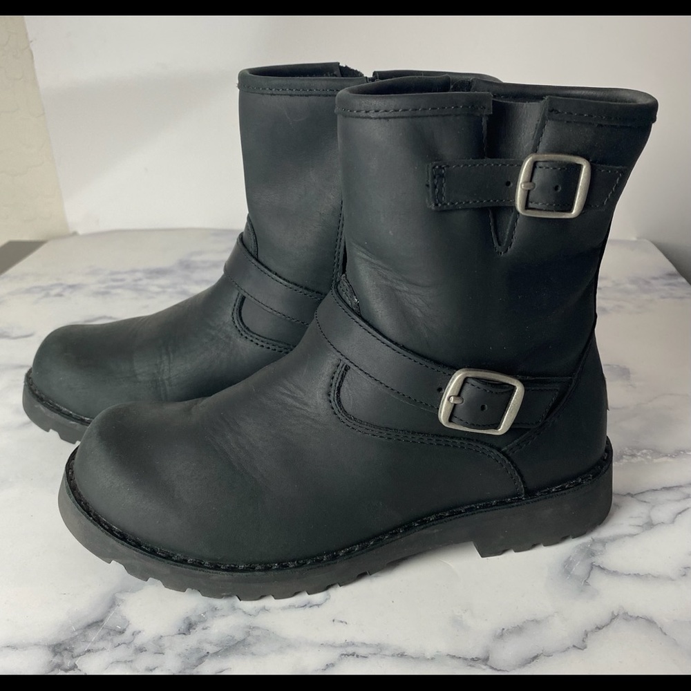 UGG kid's Kinzey weather leather
